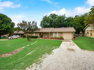 204 Lilac Ln, Azle, TX 76020