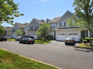 65 Woods Edge Ct, Parlin, NJ 08859