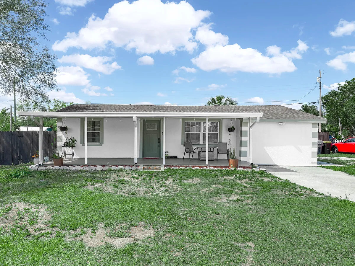 Building Photo - 218 Piney Ave