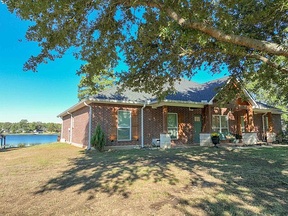 2nd image of 731 Lake Rd