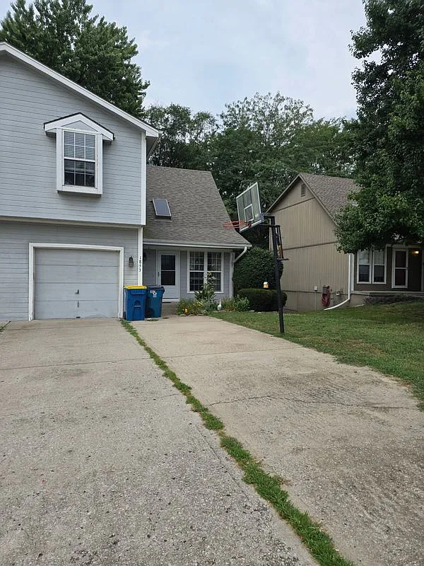 3 bed, 2.0 bath, 1437 sqft, $2,100 — Photo 1