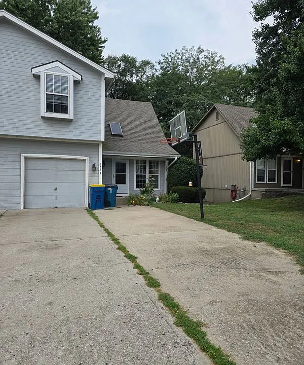 1853 Chickadee Dr