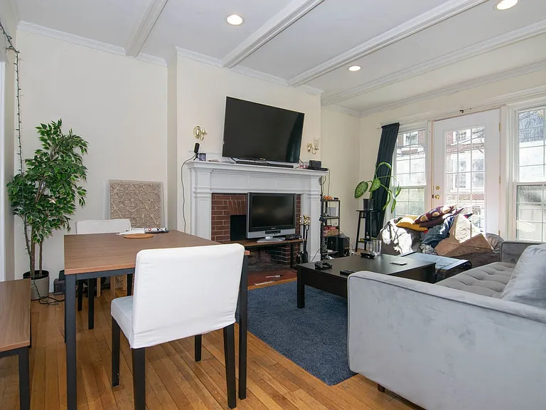 60 Gibbs St #1 — Photo 1