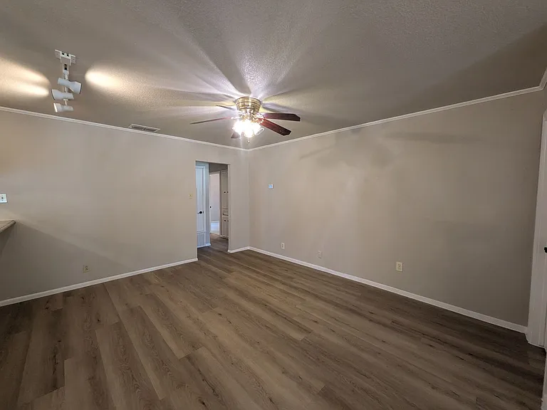 6618 Cloverbend St — Photo 27