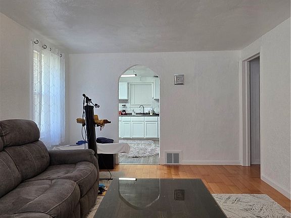 5th image of 1226 Hilton Ave