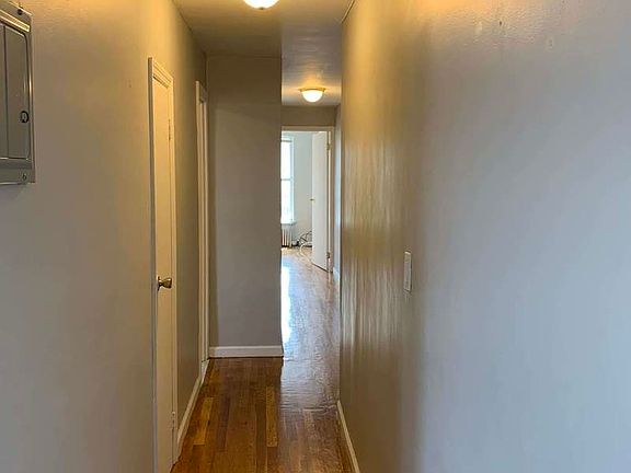 5th image of 238 E 111th St