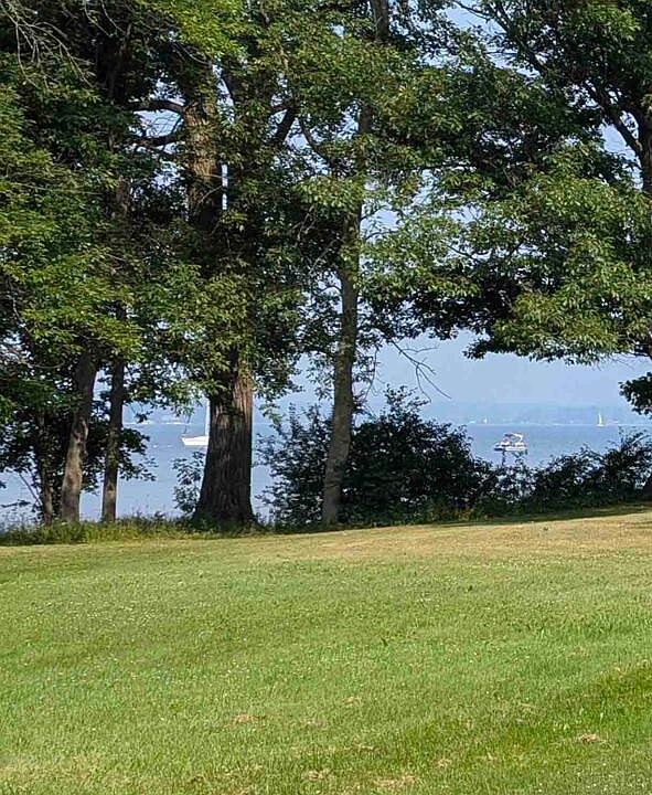 2nd image of 370 Dickson Point Rd
