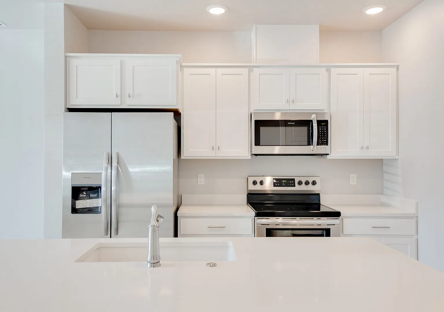 Fall into the Savings in this Brand New Townhome! — Photo 1