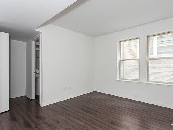 4th image of 923 W Carmen Ave #4