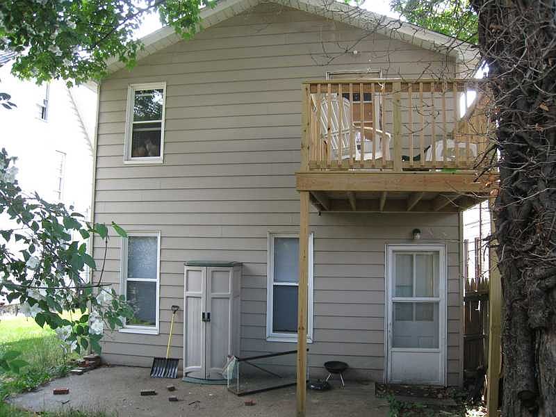 2nd image of 717 Myrtle St