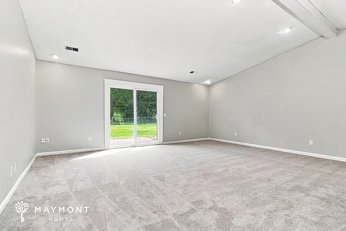 3 bed, 2.0 bath, 1232 sqft, $1,695 — Photo 3