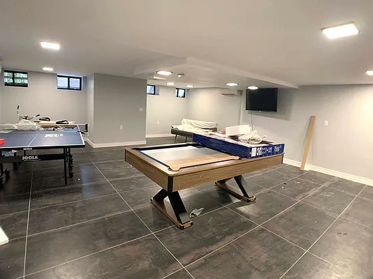 Rented by Tapiro Realty | media 38