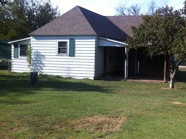 2nd image of 122 Burkhalter St
