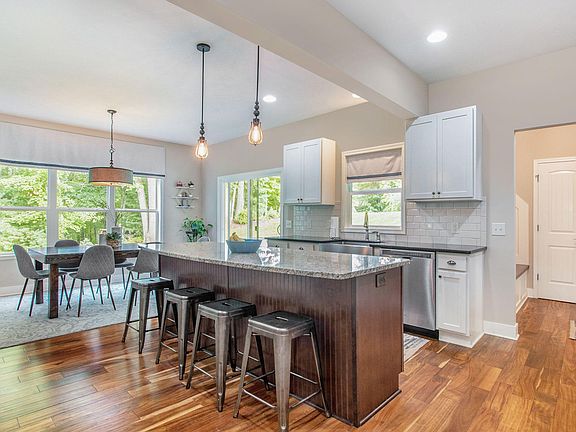 3rd image of 5909 Stout Creek Ct NE