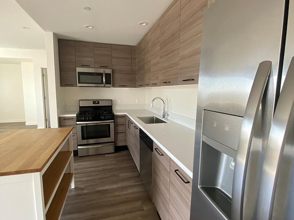 1st image of 5327 Hermitage Ave #311