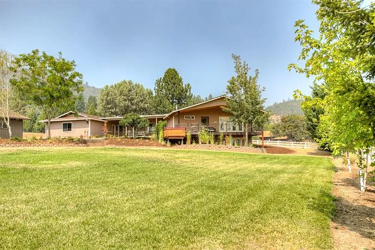 1000 Gleneden Way photo 1