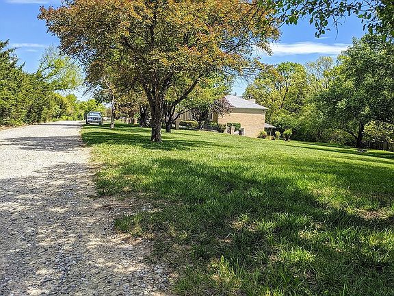4th image of 100 Oakwood Cir