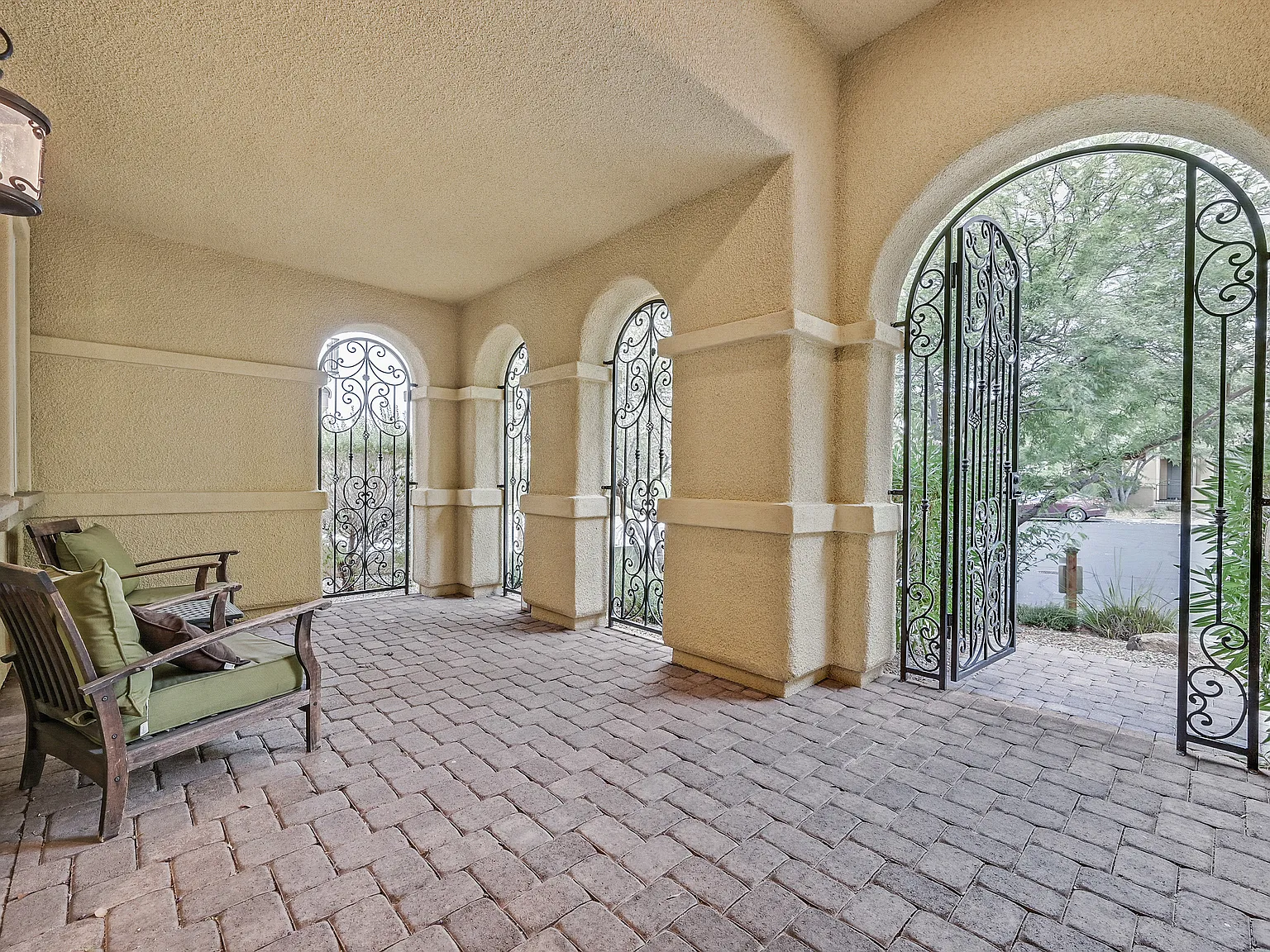 4 bed, 3587 sqft, $5,750 — Photo 3