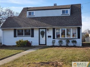33 Patton Dr, Sayreville, NJ