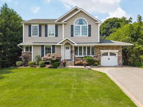 16 Rita Crescent, Commack, NY 11725
