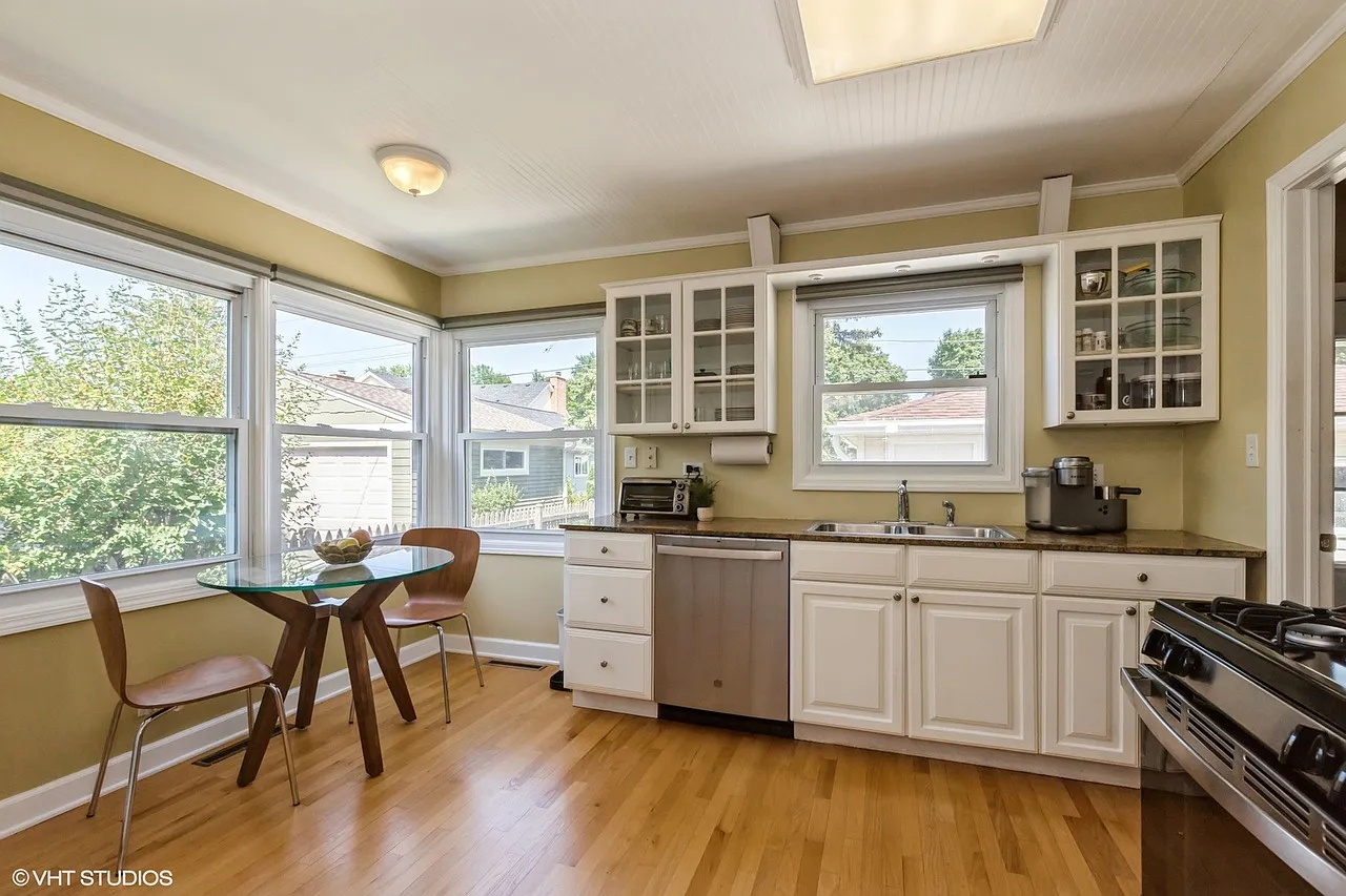 4 bed, 1160 sqft, $3,500 — Photo 4