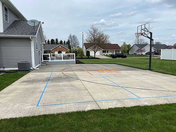 Half court basketball/pickle