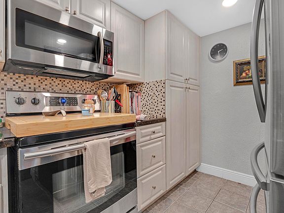3rd image of 911 E Ponce De Leon Blvd APT 503