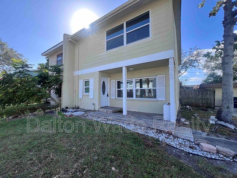 1st image of 2072 Los Lomas Dr