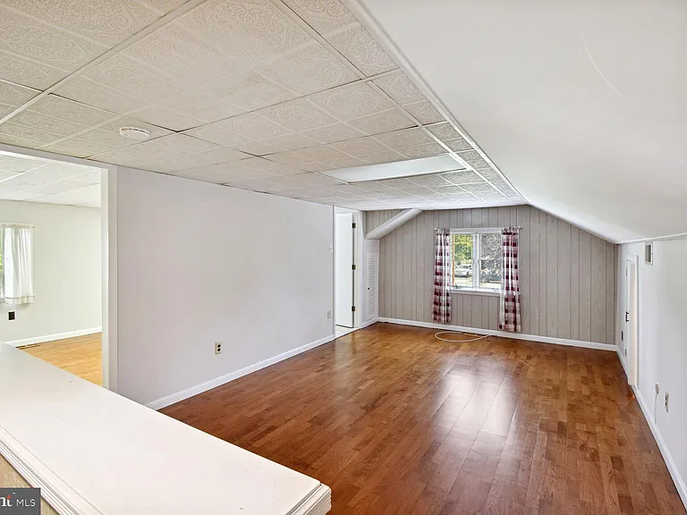 238 Varsity Ave — Photo 18
