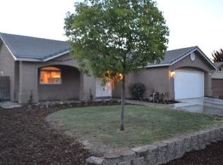 19 Saint Tropez Dr, Madera, CA 93637