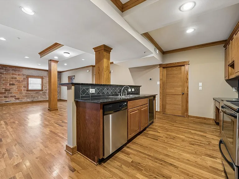 215 W Norma St #302 — Photo 13