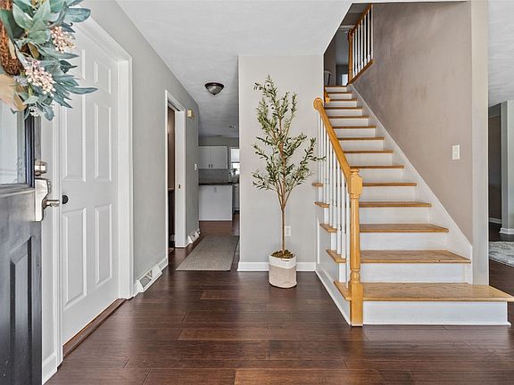 4th image of 724 Monforte Dr