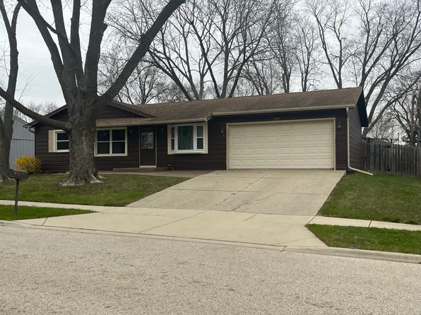 501 Dean Dr, South Elgin, IL 60177