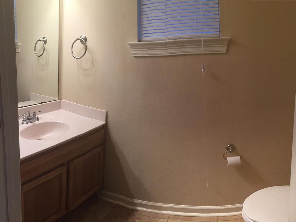 1/2 Bath