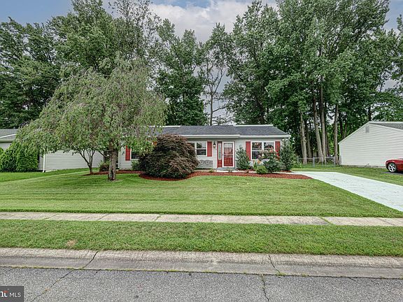 3rd image of 122 Medley Dr