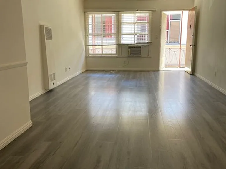1119 Cardiff Ave — Photo 9