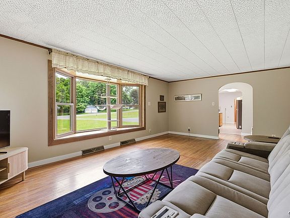 3rd image of 21 Brookside Ave