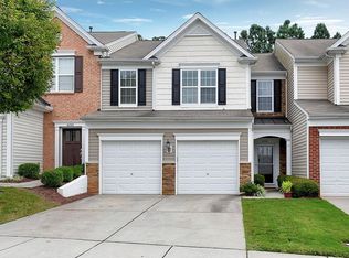 8206 Pilots View Dr, Raleigh, NC 27617