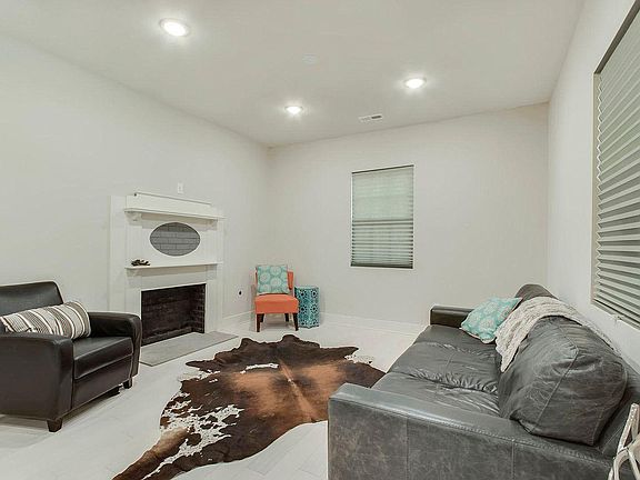 2nd image of 1951 Woodbine Ave