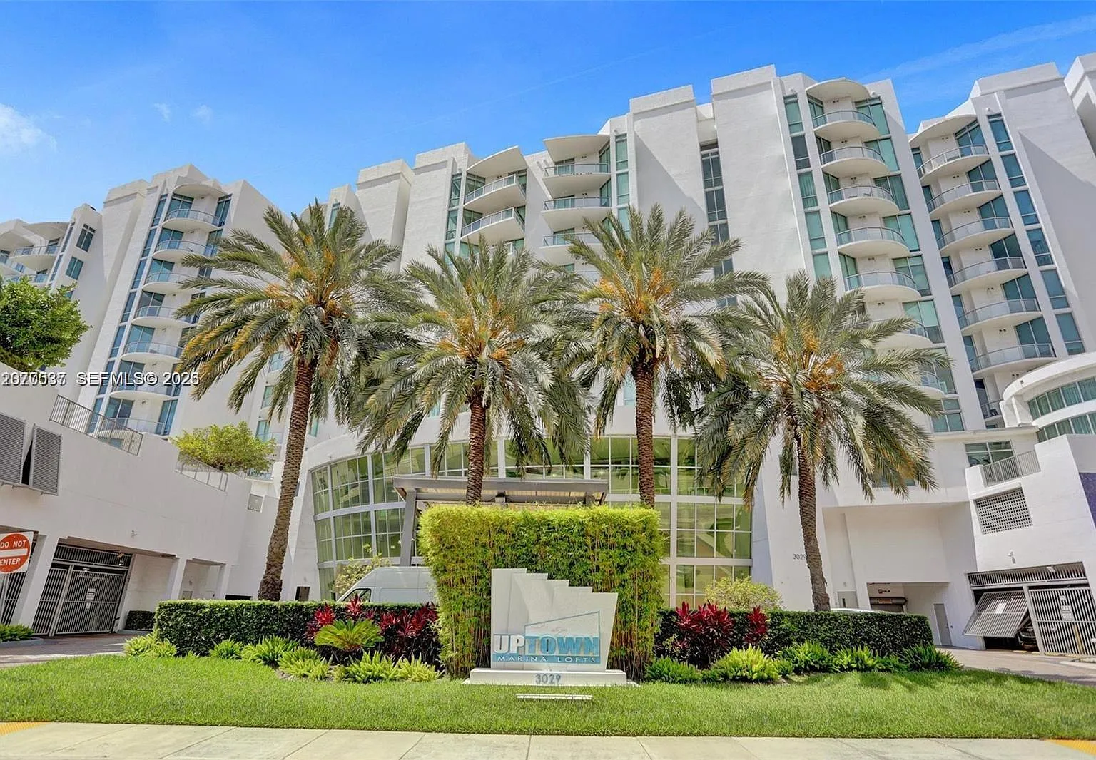 Uptown Marina Lofts Condo — Photo 3