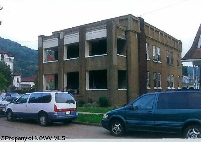 1 Locust Ave photo 1