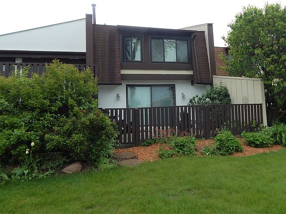 3rd image of 15 Elmwood Sq