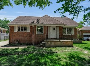 31 Goodrich Rd, Lackawanna, NY 14218