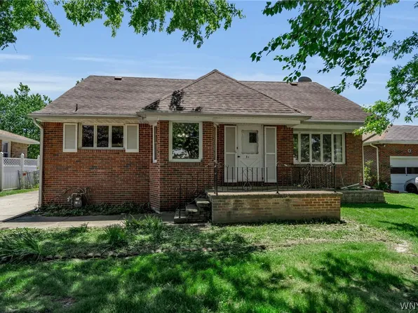 31 Goodrich Rd, Lackawanna, NY 14218