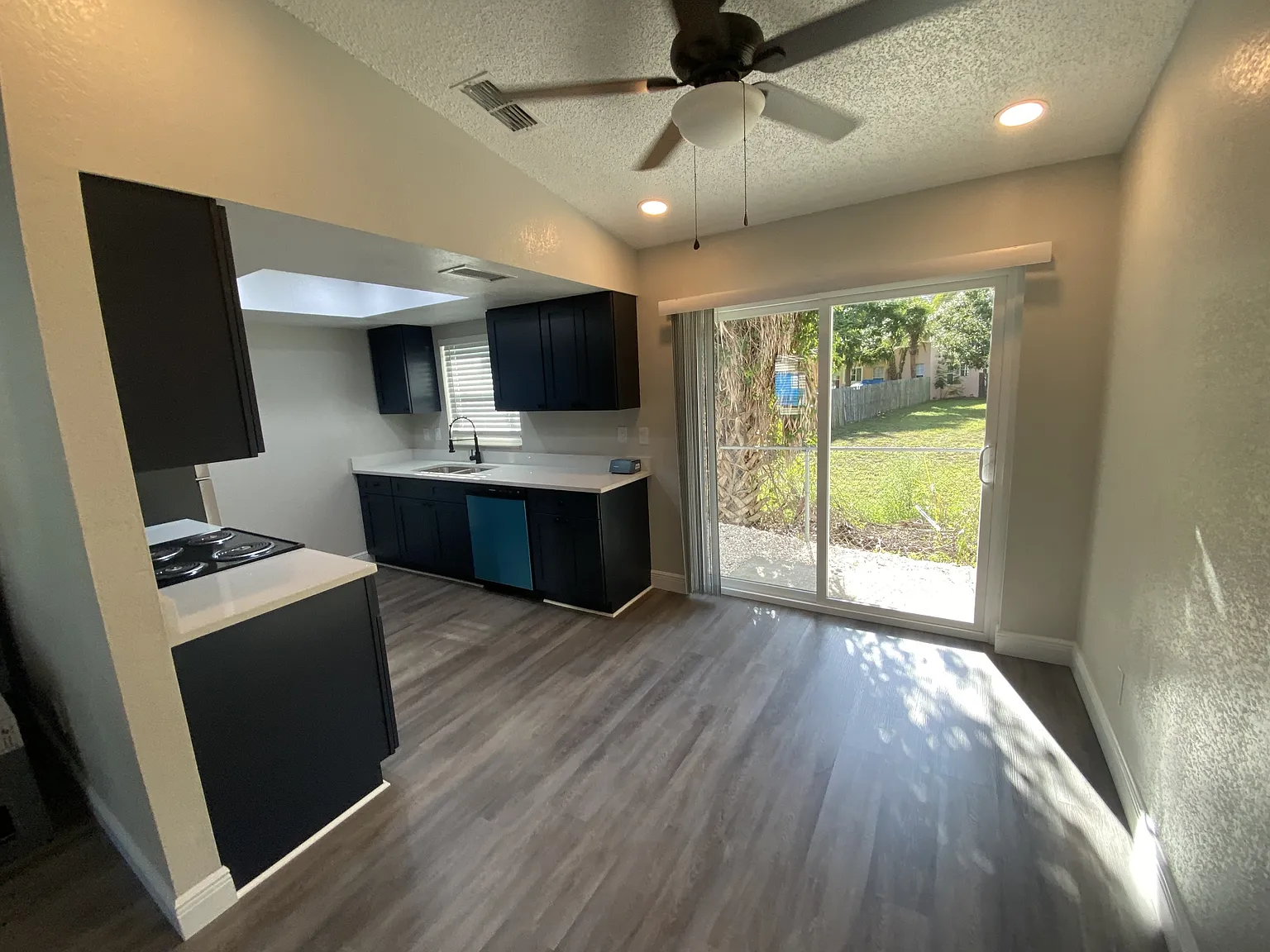 206 Saint Petersburg Drive East - B — Photo 4