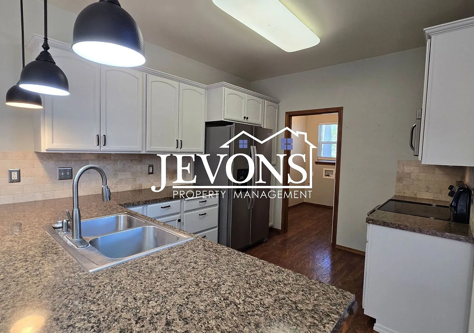 3 Bed / 2.5 Bath Single-Family Home in West Yakima — Photo 3