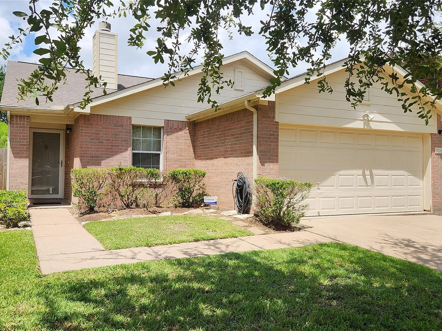 3 bed, 2.0 bath, 1476 sqft, $1,800 — Photo 1