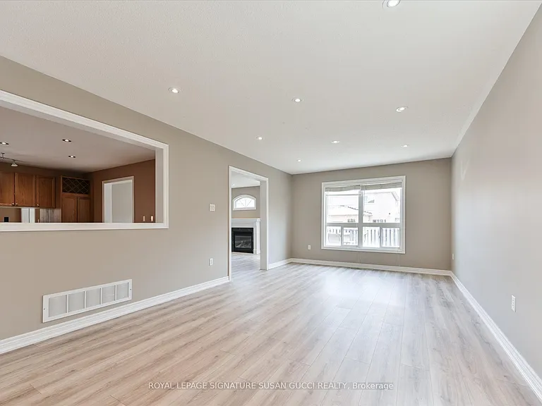 51 Landsdown Cres — Photo 5