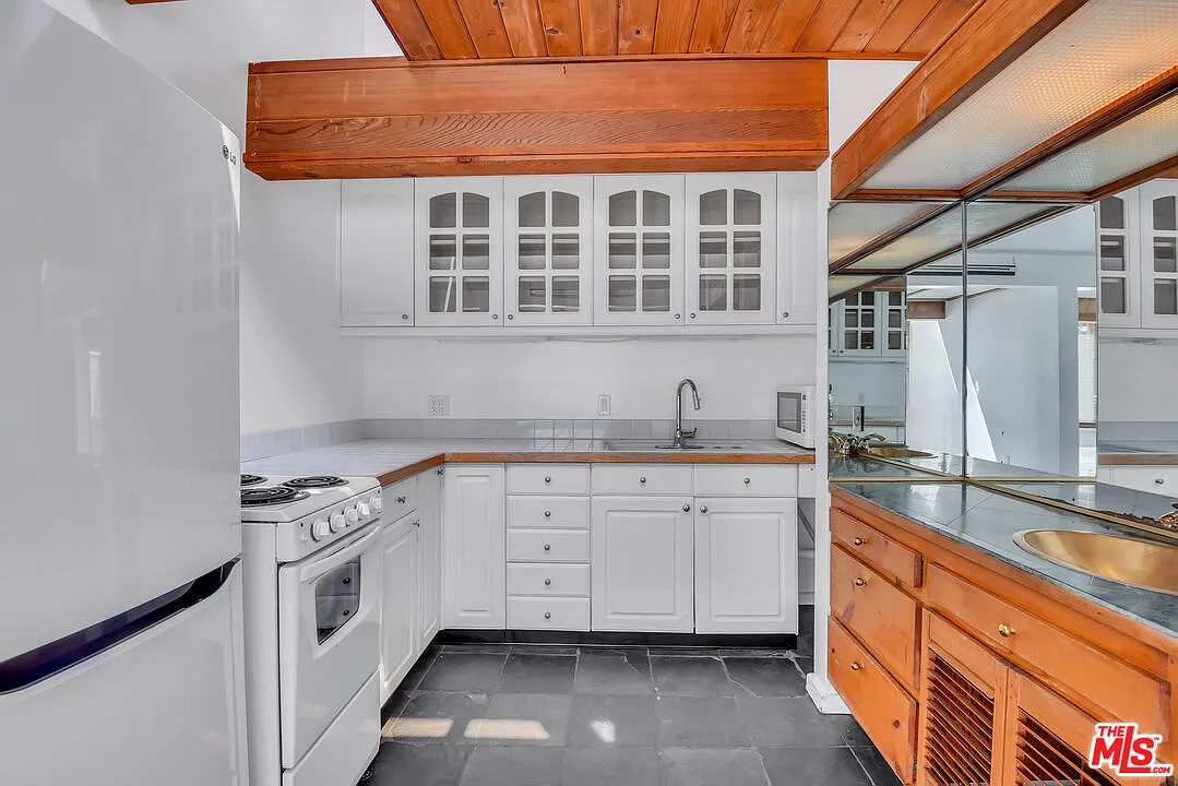 1 bed, 1.0 bath, $3,700 — Photo 4