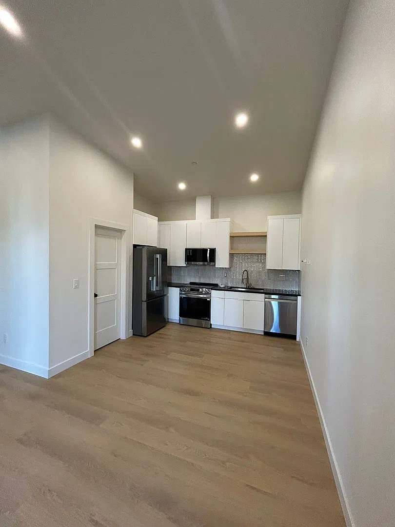 520 Columbia Street — Photo 3